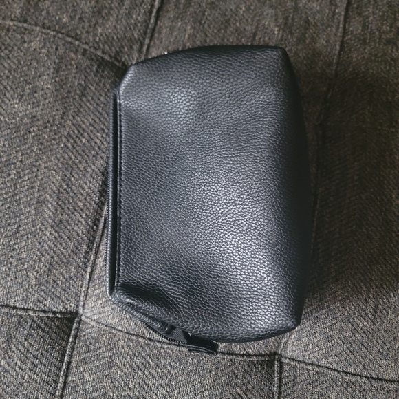 Giorgio Armani Travel Case NWOT Eva Air - Picture 8 of 14